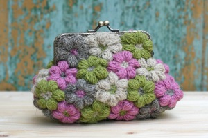 Crochet flower bag for make up